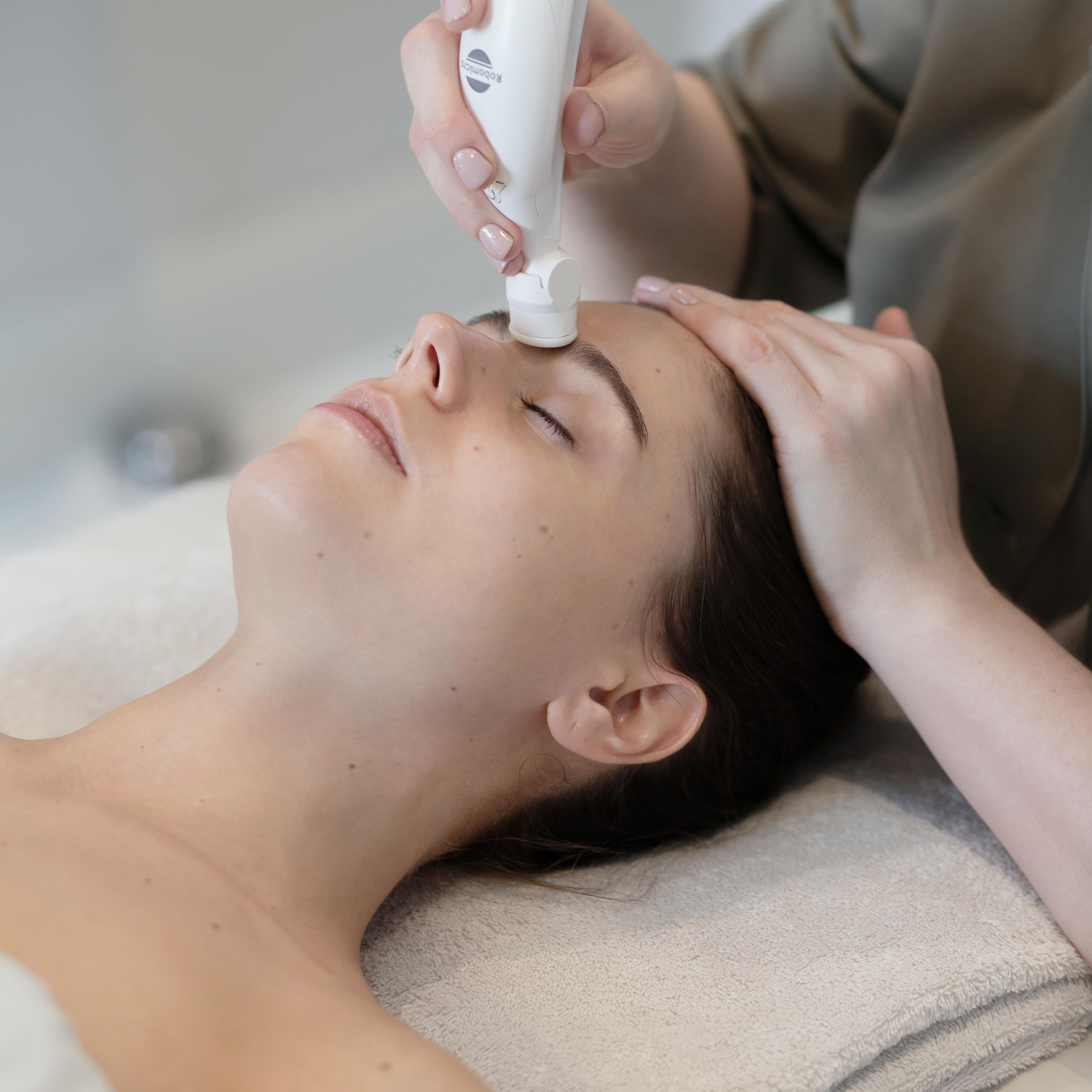 ICOONE® Laser Med procedūra veidui arba kūnui